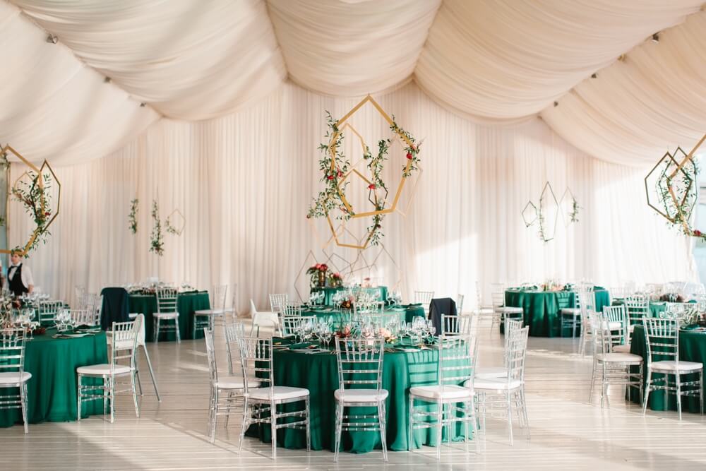 Emerald green wedding decor ideas- Decorations that speak of nature! (tables)