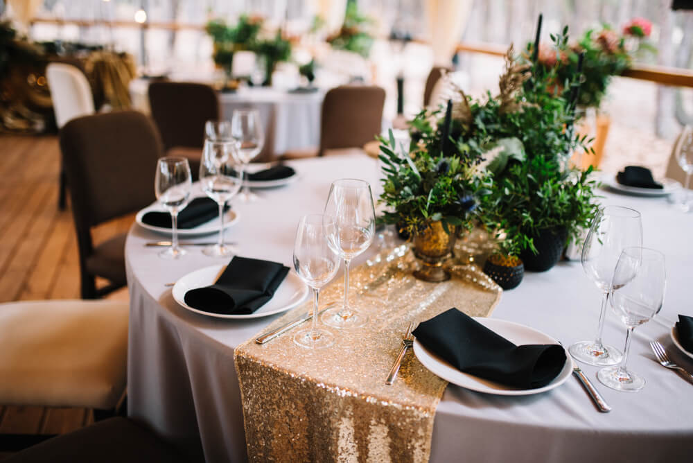 Floral arrangements for an emerald green wedding (table flowers)