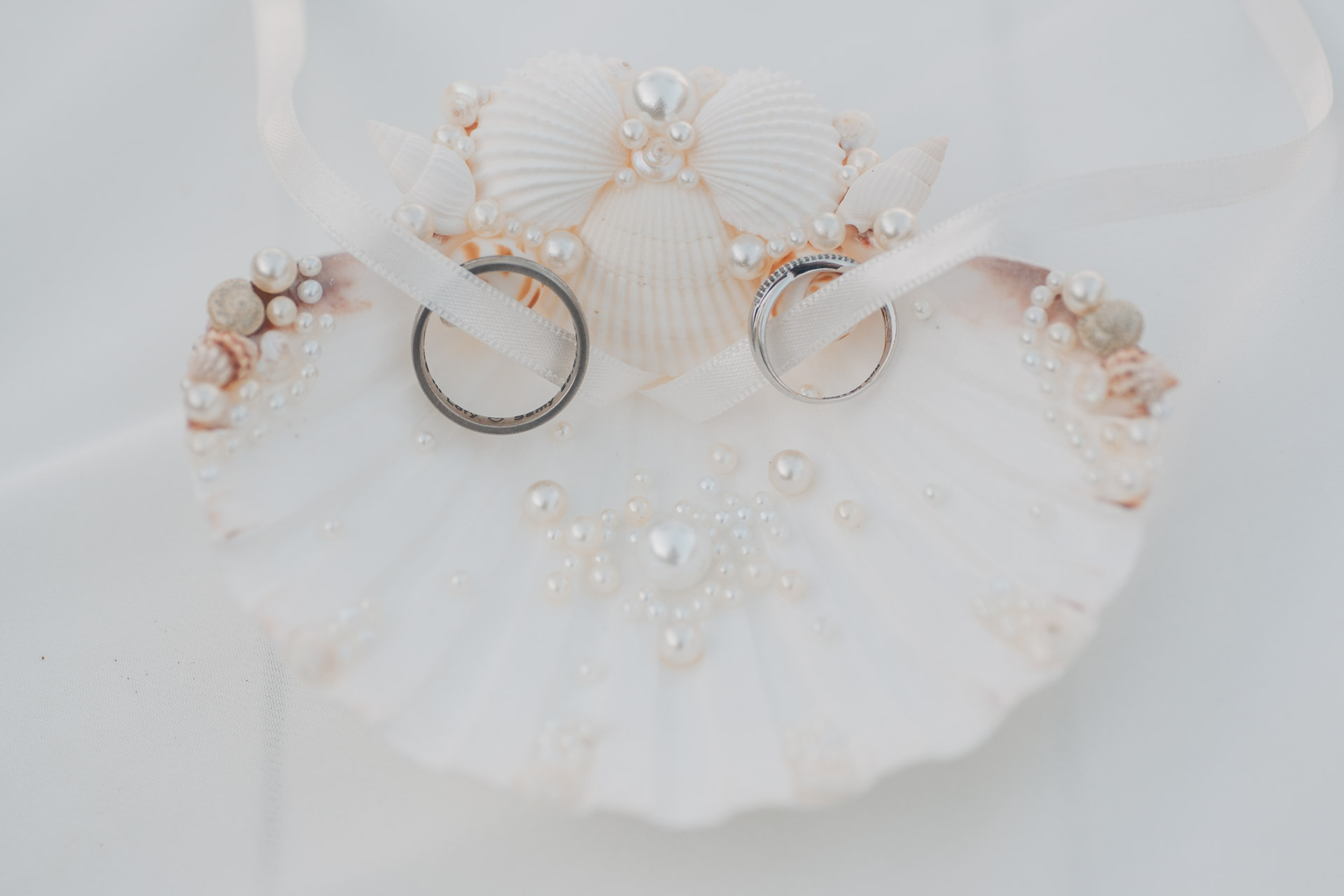 Same sex wedding ceremony, candles - Weddo.agency