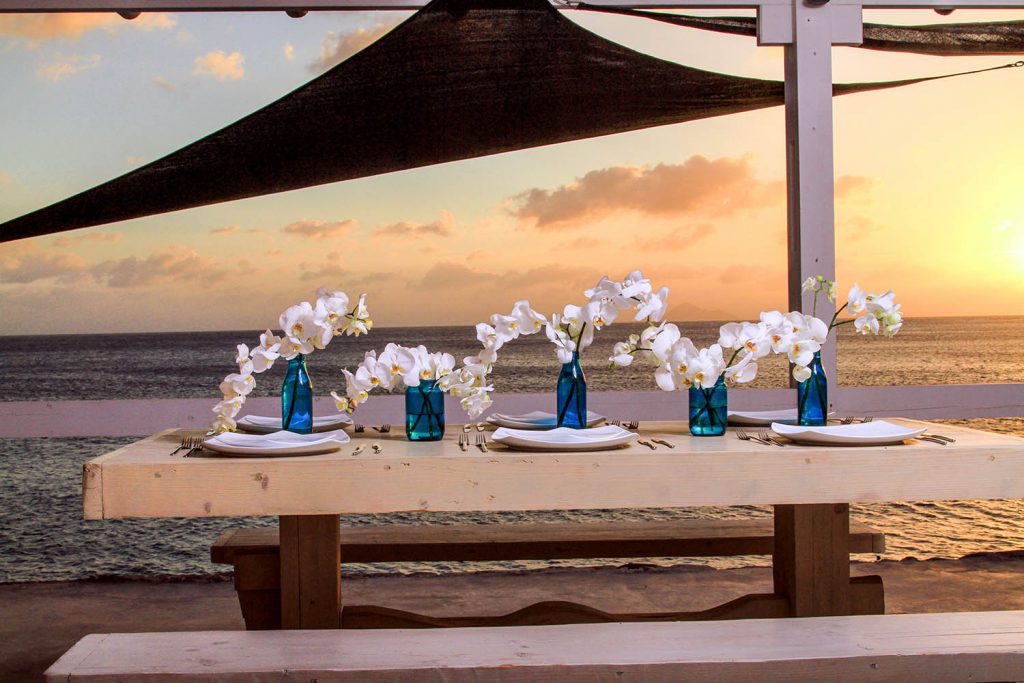 Santo apus nunta mica orhidee Beach wedding Santorini