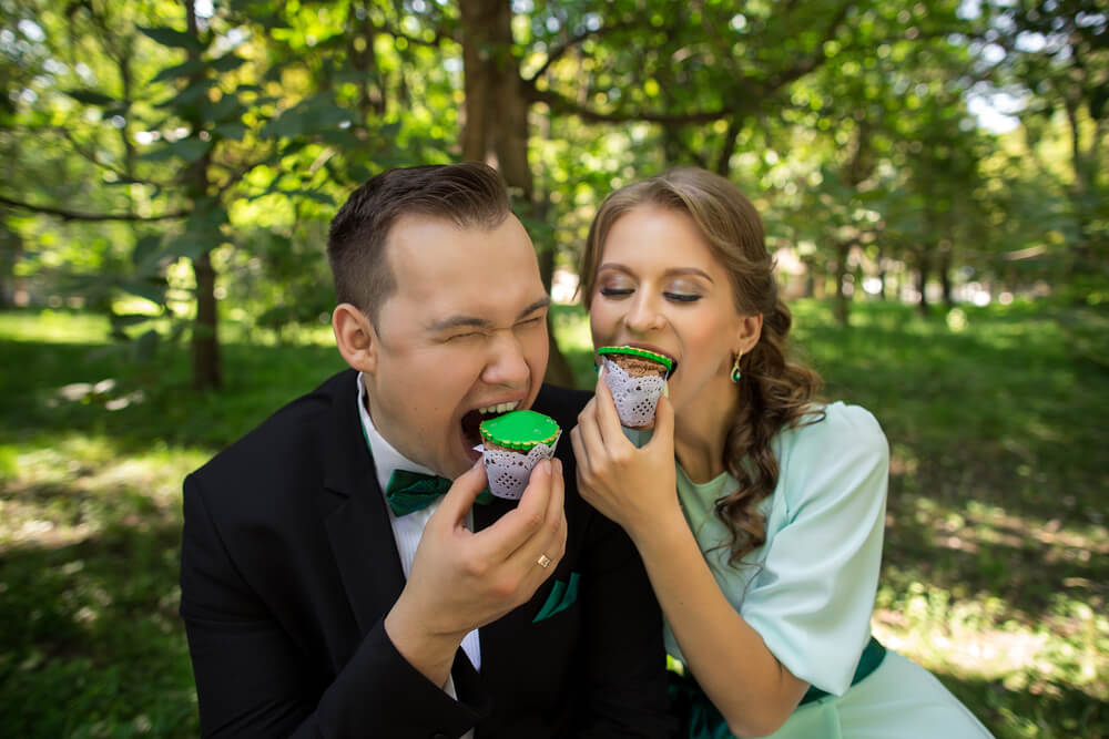 Savoring shades of emerald - Creative ideas for wedding food and drinks (cupcakes)