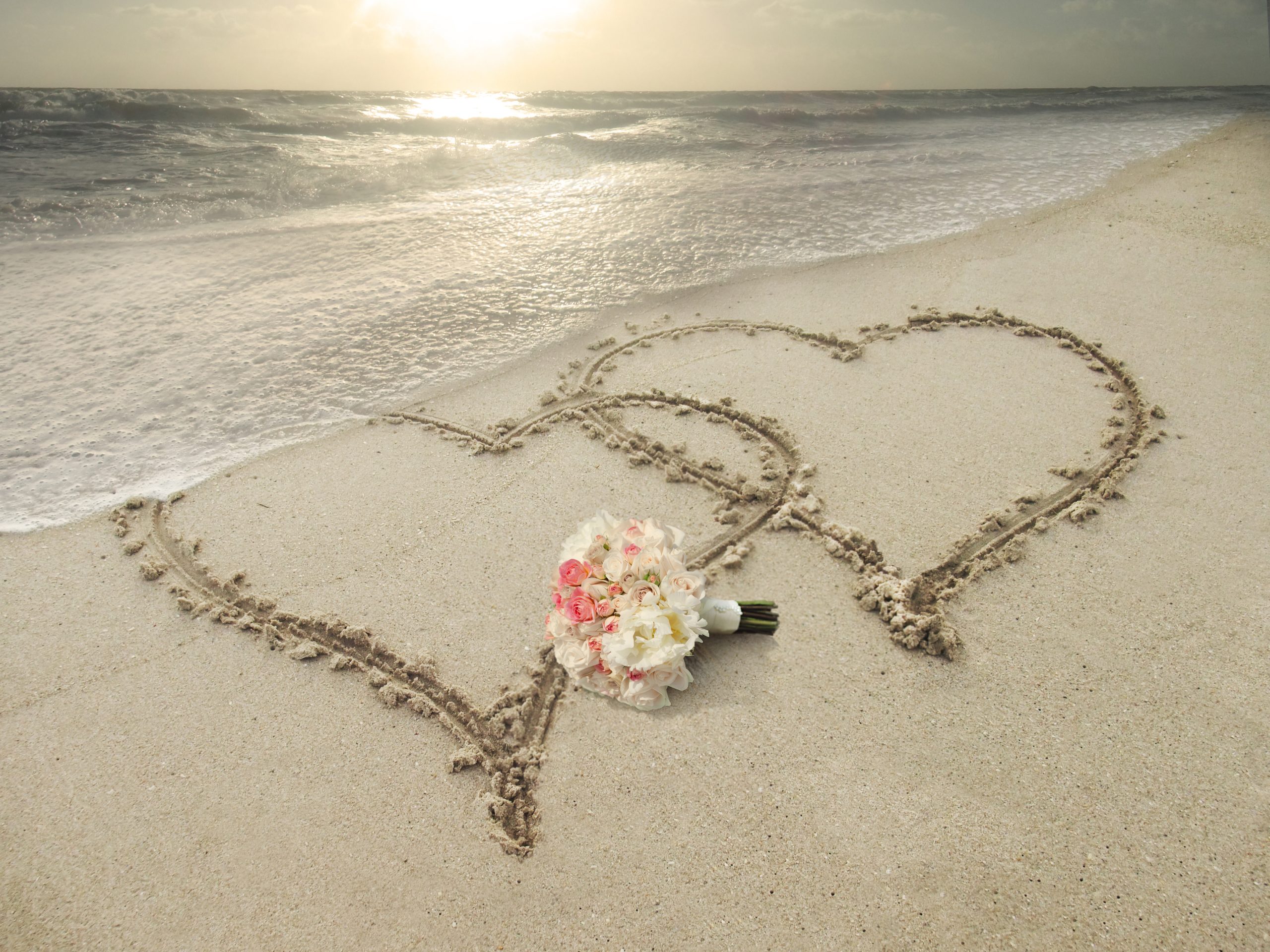 Beach marriage proposal - weddo.agency