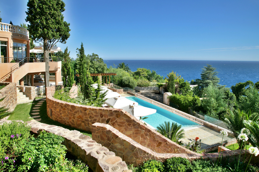 4 Nisa beach wedding